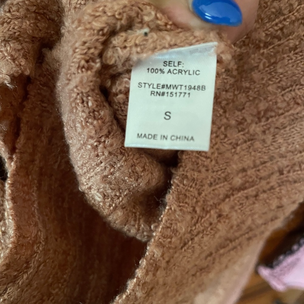 LE LIS Cropped Sweater Sz. S - Picture 6 of 6